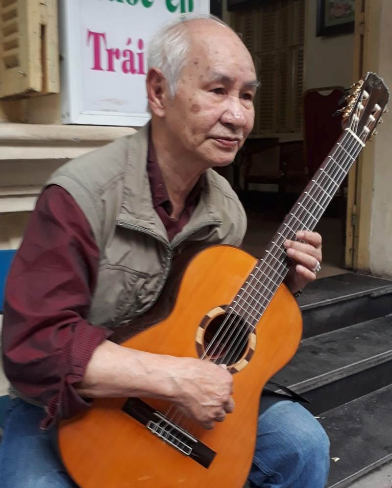 Đắm say cây đàn guitar cổ điển ảnh 1