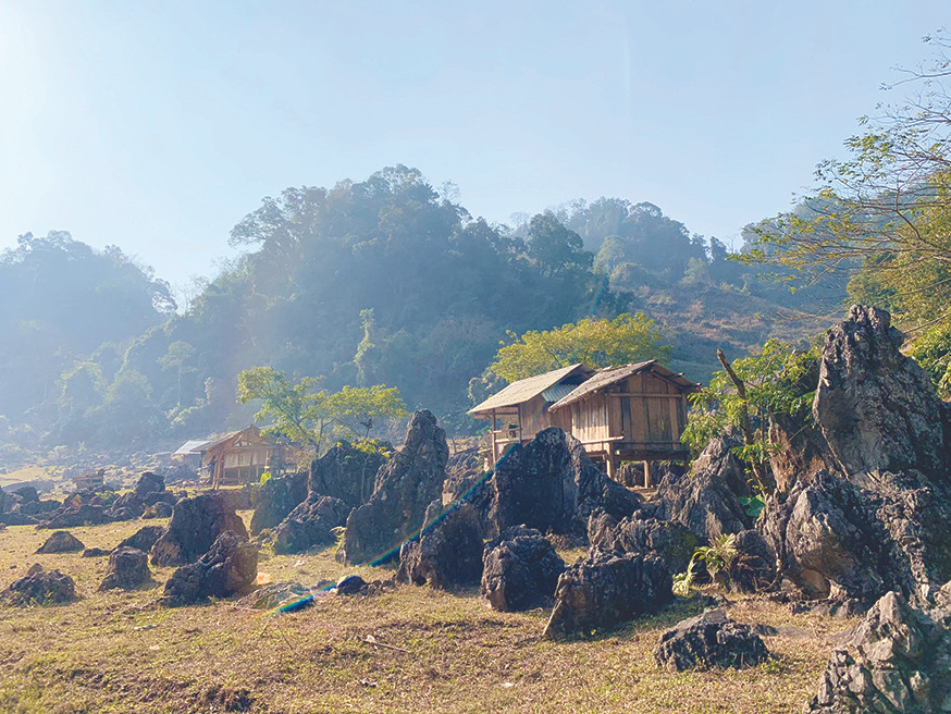 Làng nguyên thủy giữa cao nguyên Mộc Châu ảnh 2