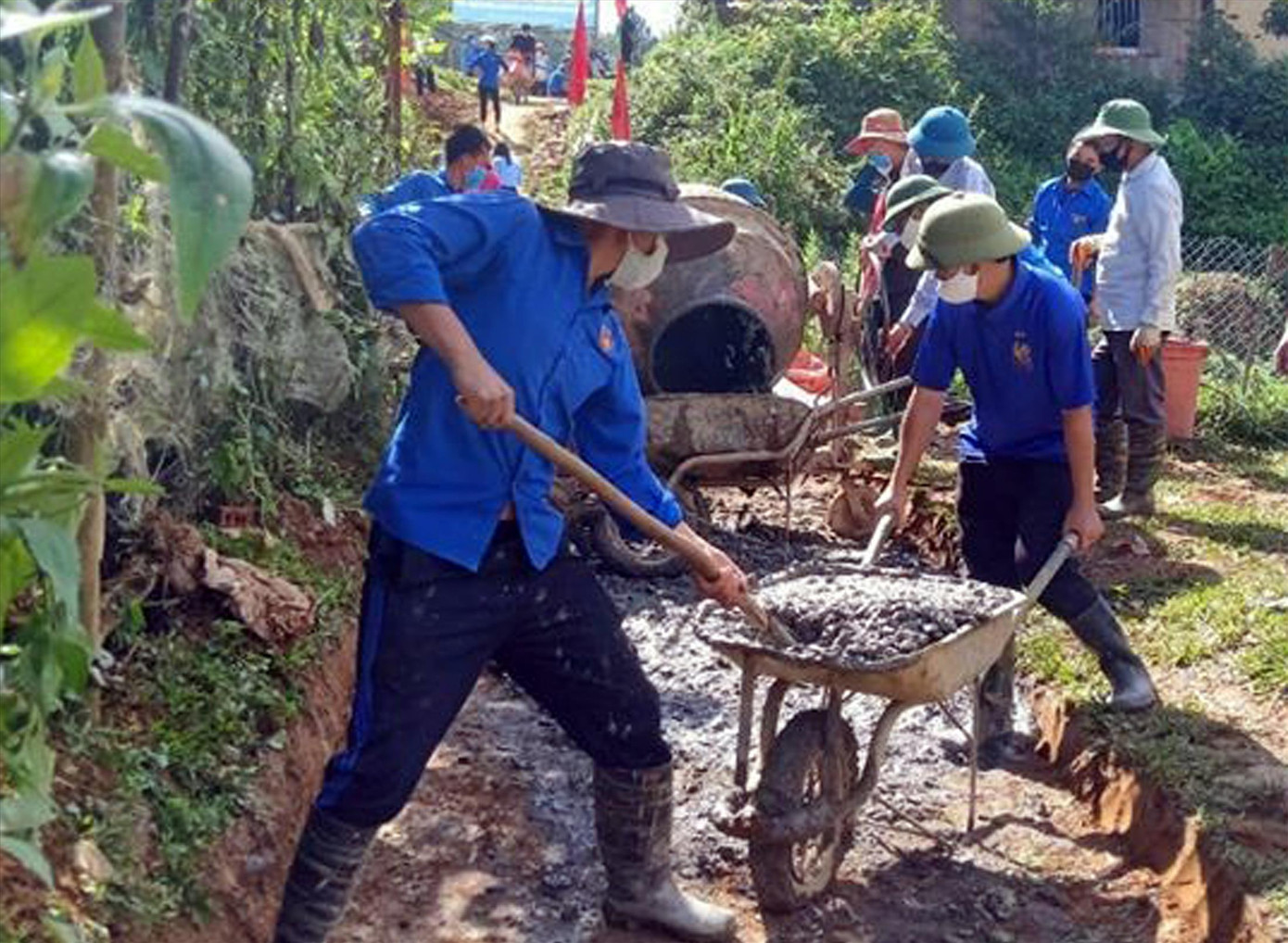 Khởi công xây dựng nhà tình thương cho gia đình 'con nuôi' Đồn Biên phòng ảnh 5