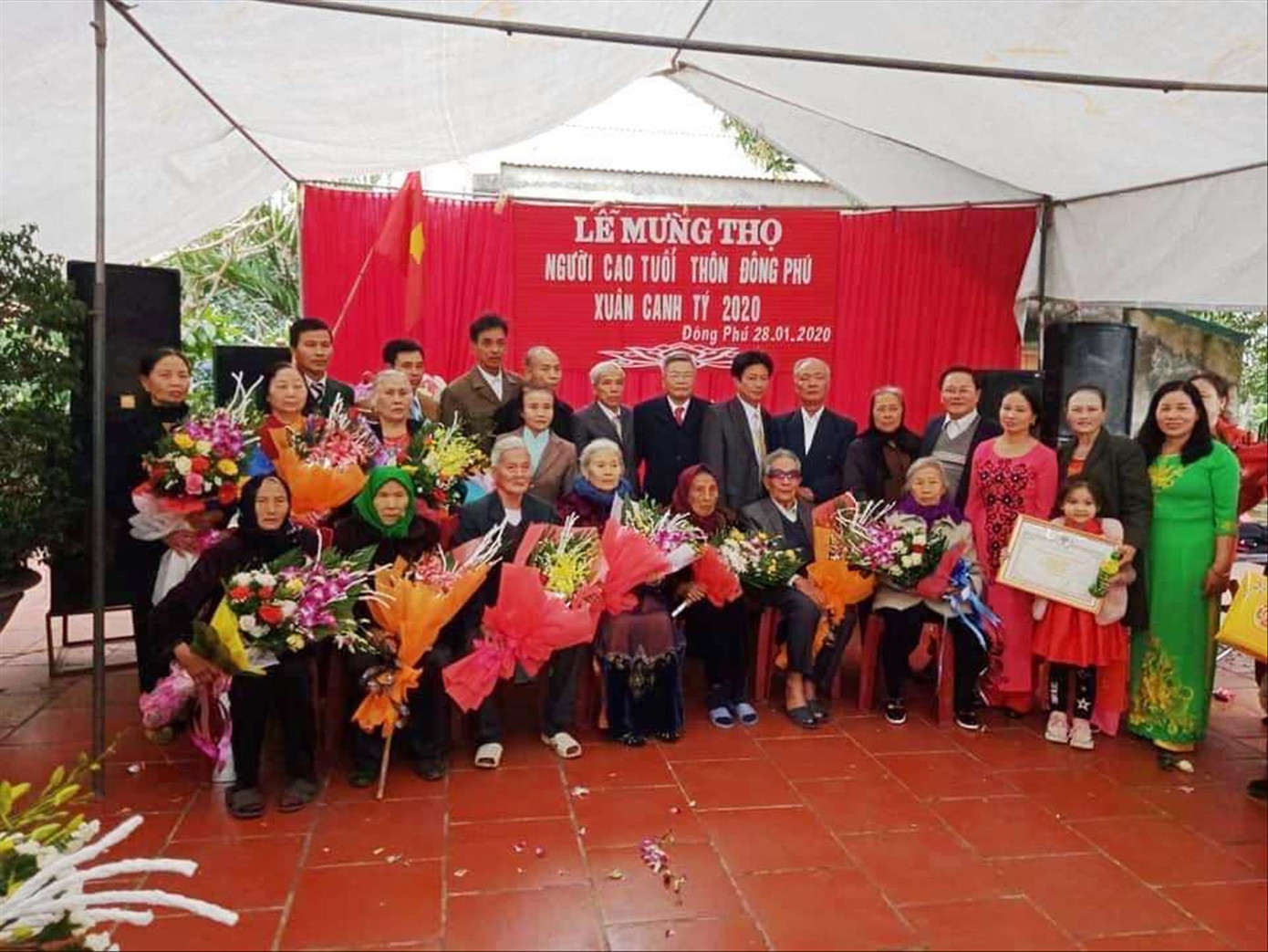 Ấm áp lễ mừng thọ đầu năm ảnh 1