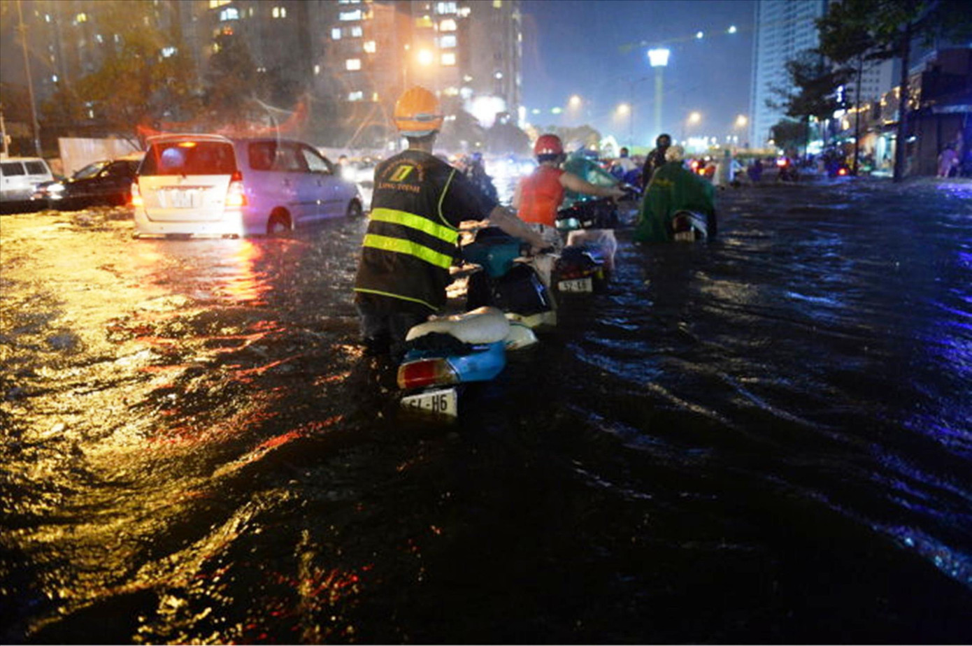 Những con đường khốn khổ ở TPHCM ảnh 1