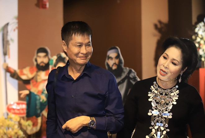 Showbiz 22/12: MC Mỹ Linh bất ngờ lên xe hoa ảnh 1