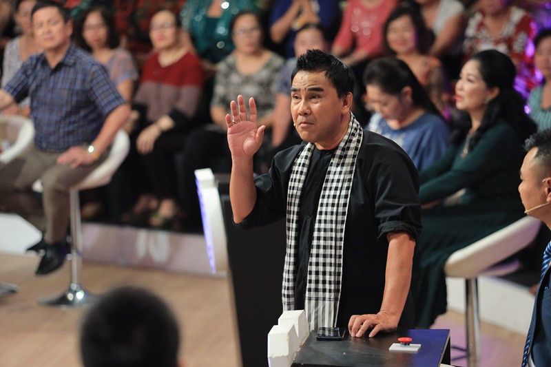 MC Quyền Linh kể kỉ niệm suýt chết khi đóng phim ‘Đồng tiền xương máu’ ảnh 1