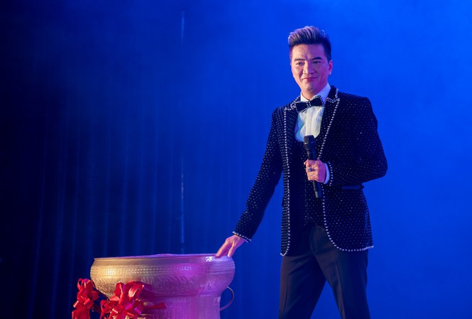 Showbiz 22/12: MC Mỹ Linh bất ngờ lên xe hoa ảnh 4