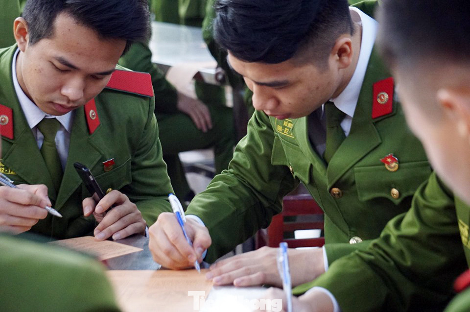 Dàn người đẹp cùng hàng nghìn học viên cảnh sát hiến máu cứu người ảnh 7