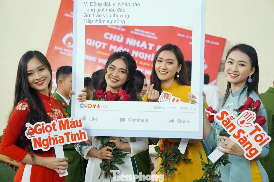 Dàn người đẹp cùng hàng nghìn học viên cảnh sát hiến máu cứu người ảnh 5