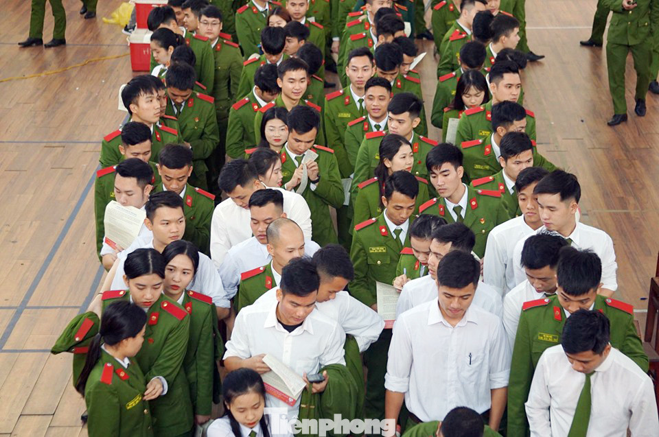 Dàn người đẹp cùng hàng nghìn học viên cảnh sát hiến máu cứu người ảnh 10