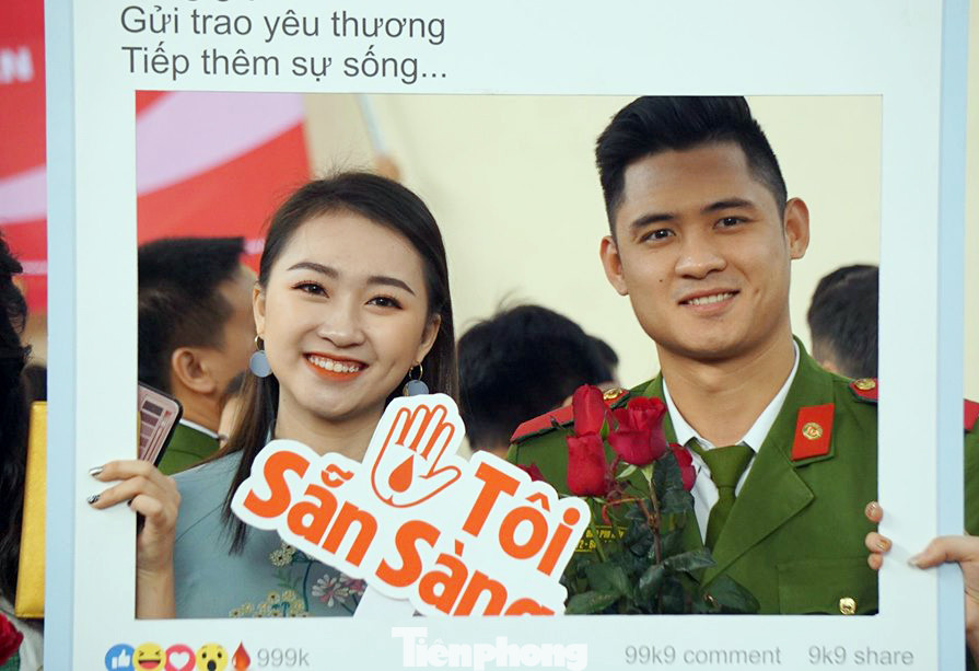 Dàn người đẹp cùng hàng nghìn học viên cảnh sát hiến máu cứu người ảnh 6