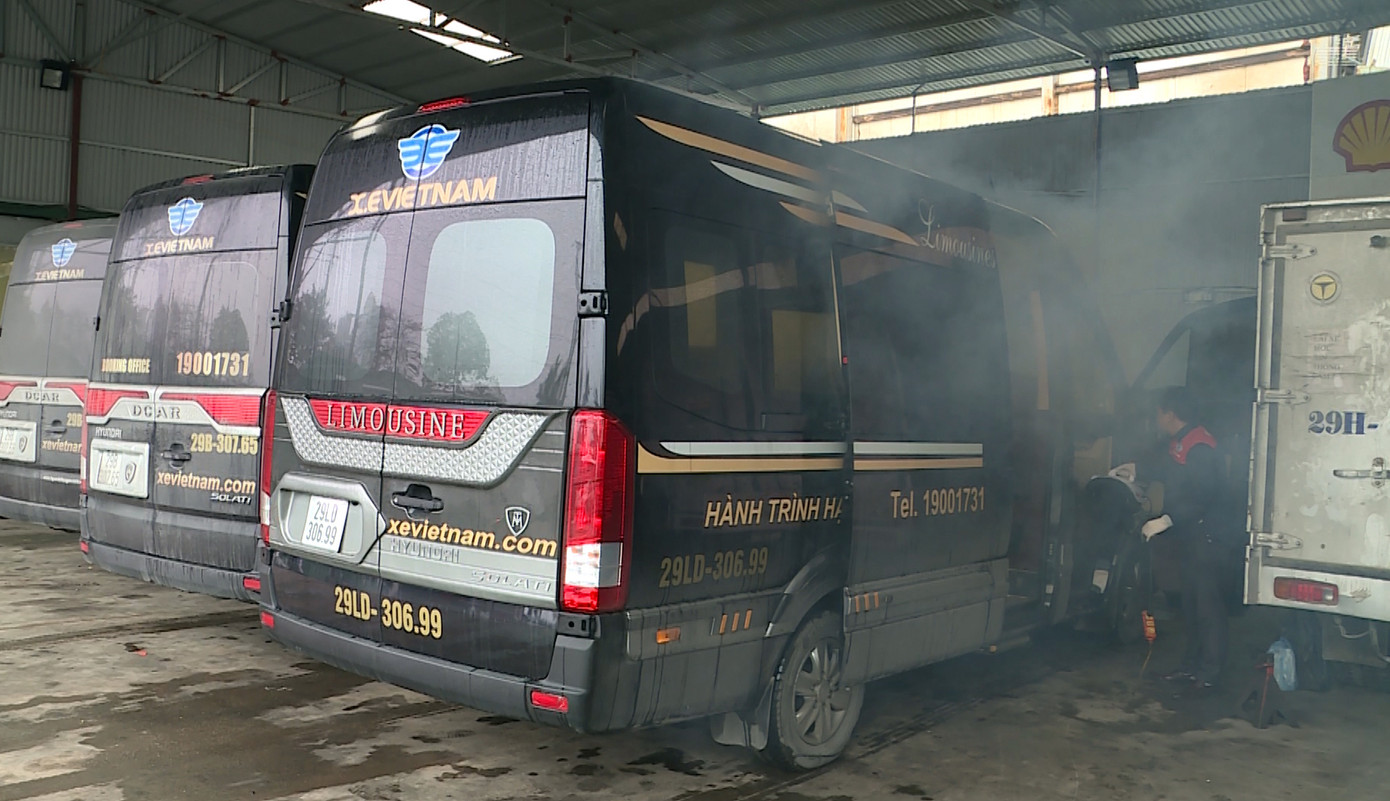 Xe khách trang bị cồn rửa tay, khẩu trang cho khách phòng dịch corona ảnh 3