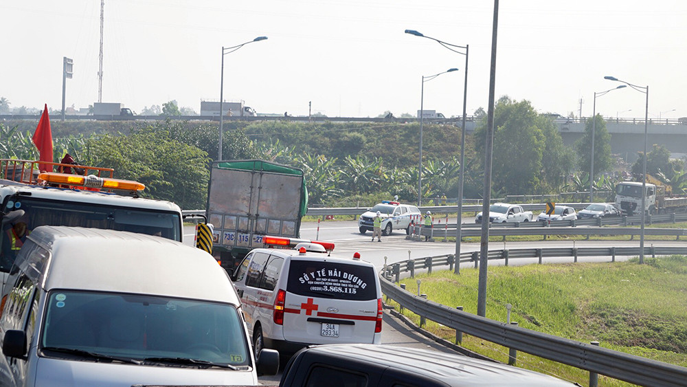 Diễn tập xử lý tai nạn liên hoàn trên cao tốc Hà Nội - Hải Phòng ảnh 8