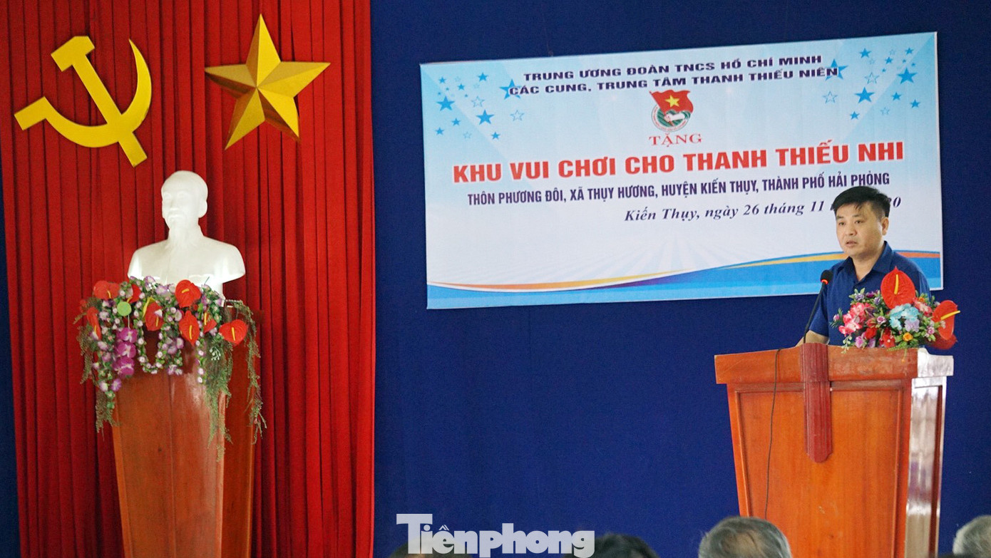 Chung tay làm sạch bãi biển Đồ Sơn, trao tặng khu vui chơi thiếu nhi ảnh 13