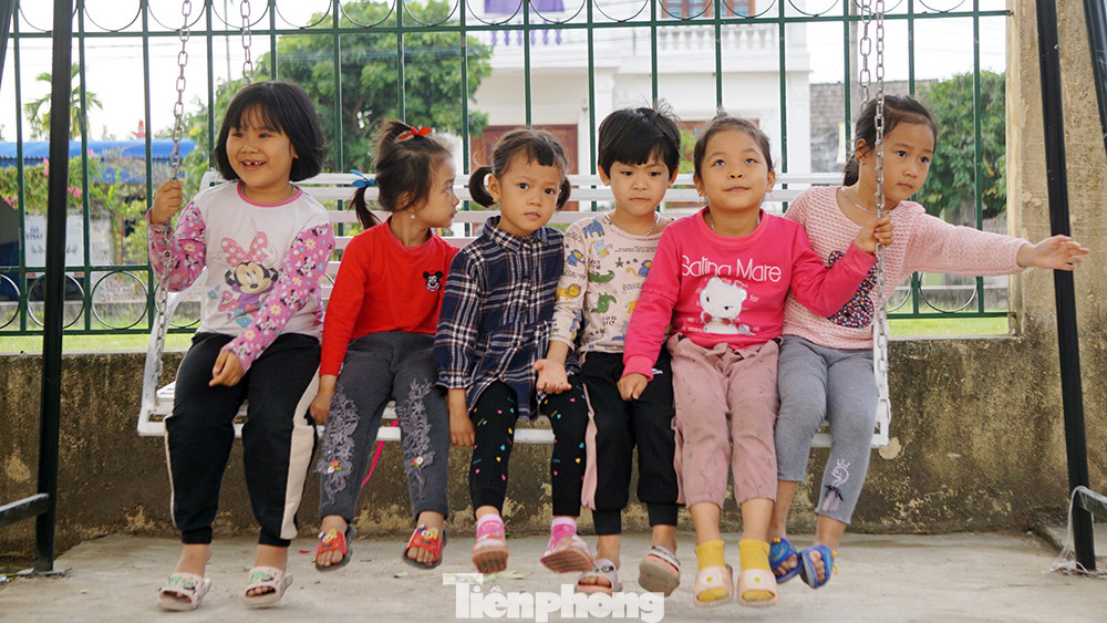 Chung tay làm sạch bãi biển Đồ Sơn, trao tặng khu vui chơi thiếu nhi ảnh 14