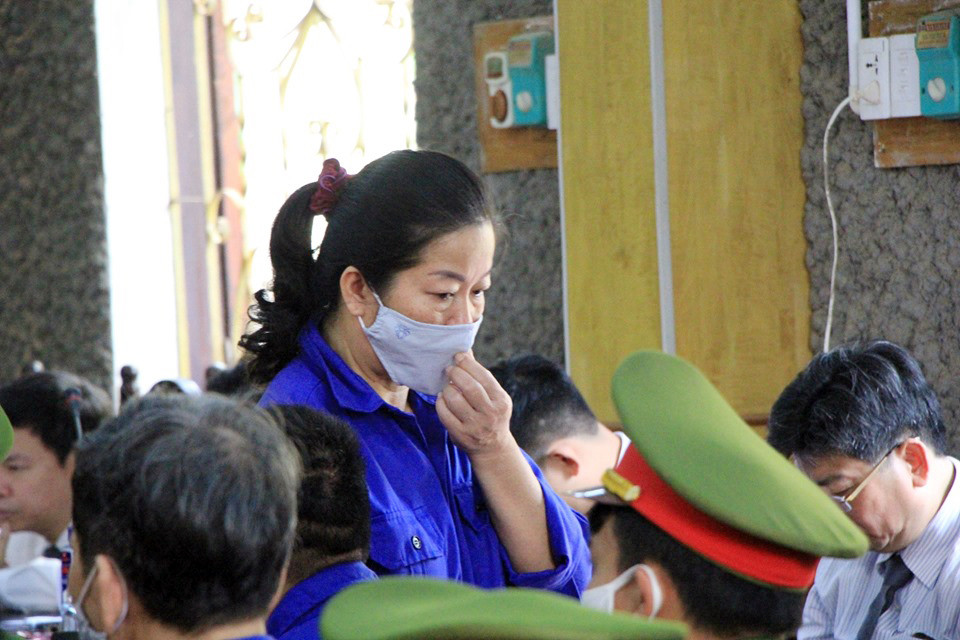 Bị cáo Cầm Thị Bun Sọn tại tòa. Đòi thêm tiền để nâng đủ điểm cho thí sinh đỗ trường công an ảnh 2