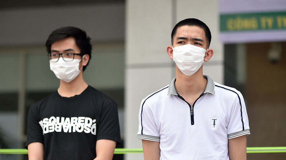 Nhiều ca mắc COVID-19 'đặc biệt' được điều trị khỏi xuất viện ảnh 3