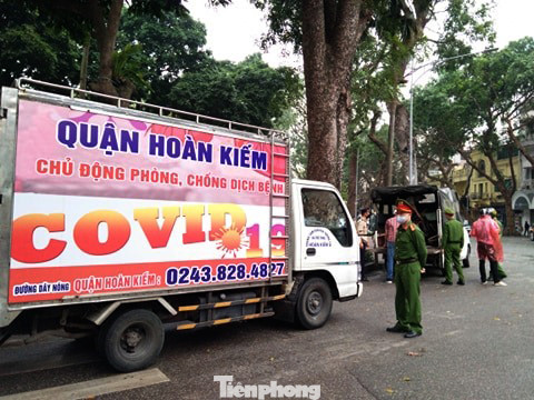 Phạt 23 người không đeo khẩu trang khi ra Hồ Gươm, công viên ảnh 1