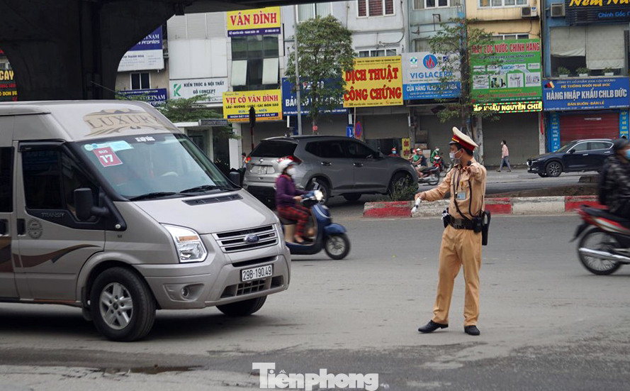 CSGT Hà Nội ra quân tổng kiểm soát, xử lý vi phạm giao thông ảnh 4