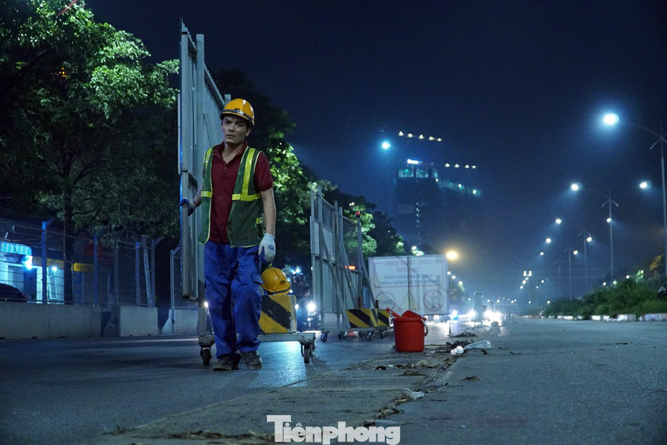 Trắng đêm tháo dỡ rào cứng trên đường đua F1 Hà Nội ảnh 4