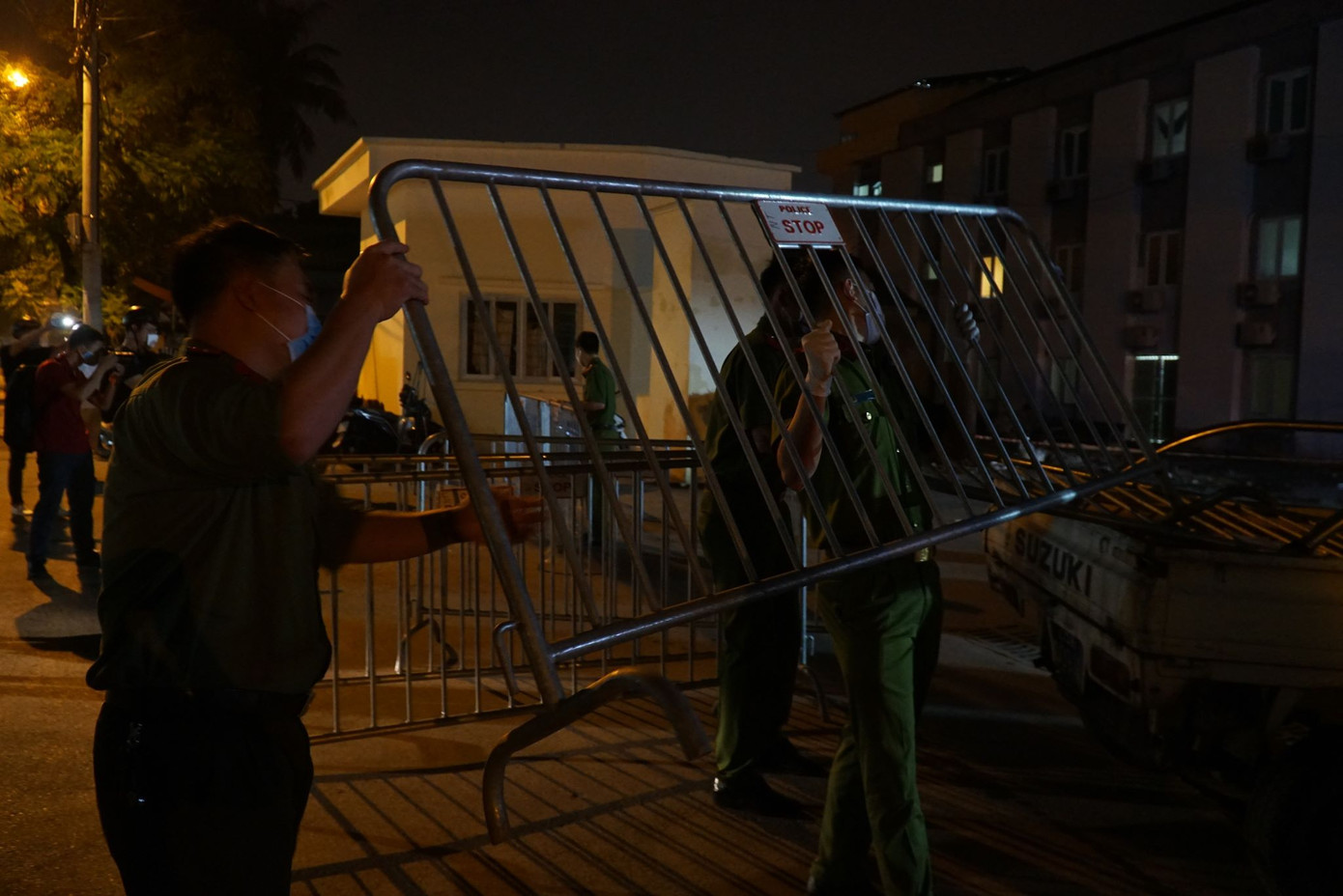 Có ca mắc COVID-19, bệnh viện E Hà Nội phong tỏa ra vào ngay trong đêm ảnh 7