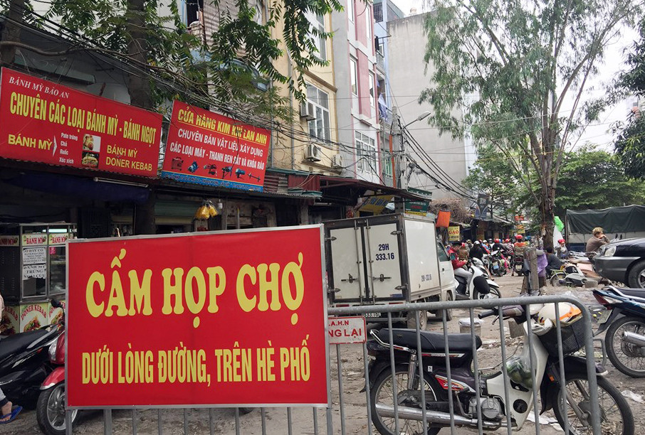 Chợ cóc cháy hàng sau thông tin ca mắc Covid-19 ở Hà Nội ảnh 10