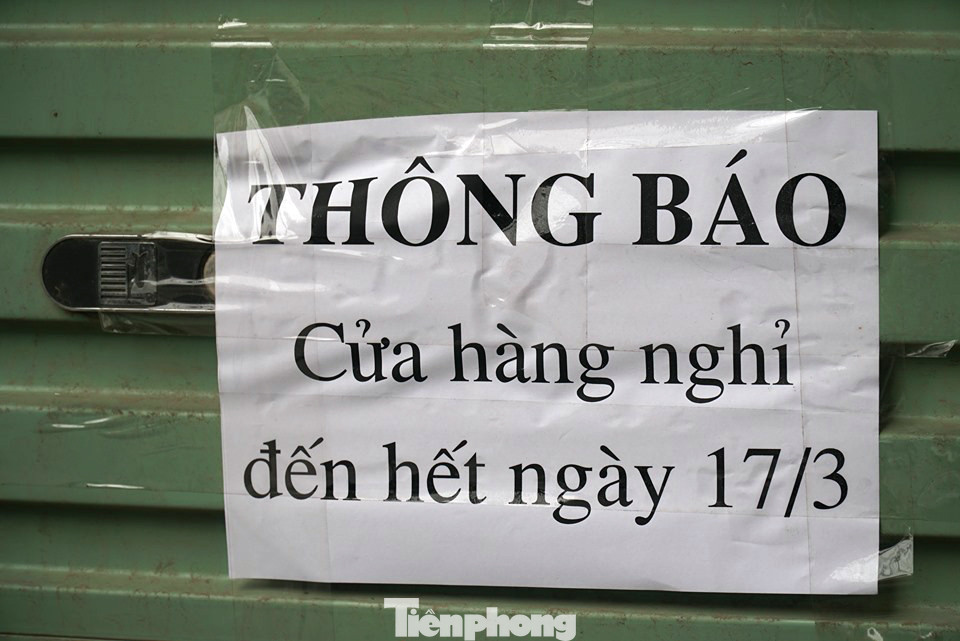 Hàng loạt cửa hàng, quán ăn ở Cầu Giấy đóng cửa phòng Covid-19 ảnh 10