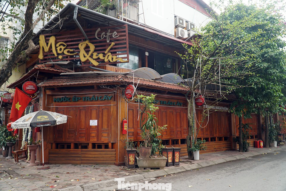 Hàng loạt cửa hàng, quán ăn ở Cầu Giấy đóng cửa phòng Covid-19 ảnh 8