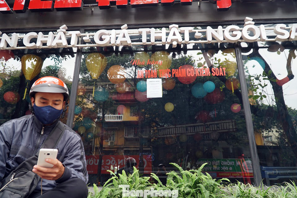 Hàng loạt cửa hàng, quán ăn ở Cầu Giấy đóng cửa phòng Covid-19 ảnh 6
