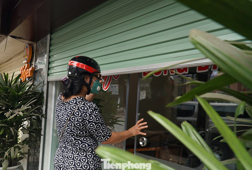 Hàng loạt cửa hàng, quán ăn ở Cầu Giấy đóng cửa phòng Covid-19 ảnh 3