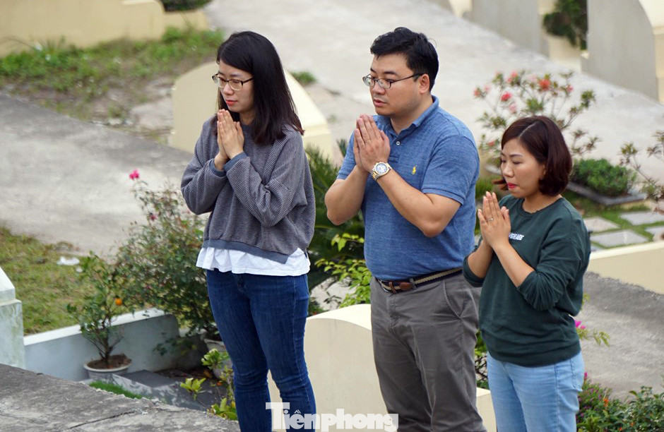 Người dân Thủ đô đưa con cháu lên Hòa Bình tảo mộ trước Tết ảnh 7