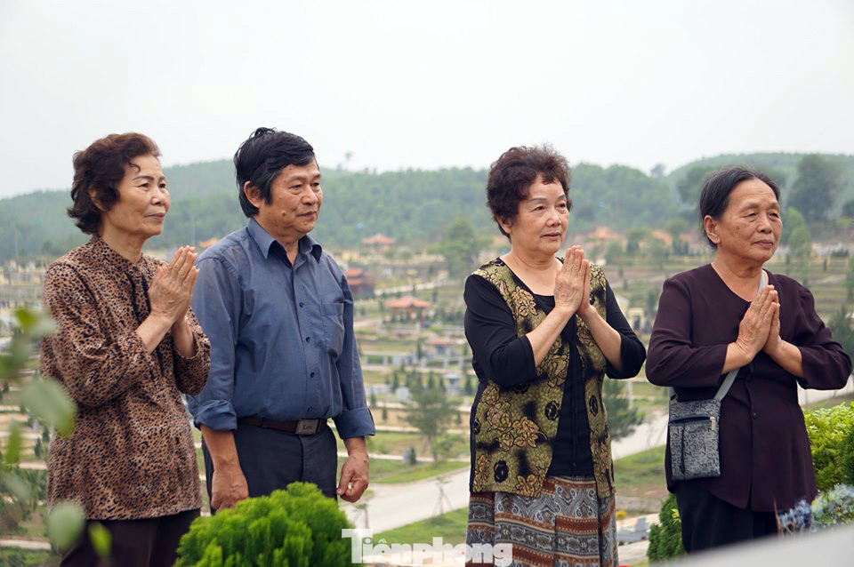Người dân Thủ đô đưa con cháu lên Hòa Bình tảo mộ trước Tết ảnh 5