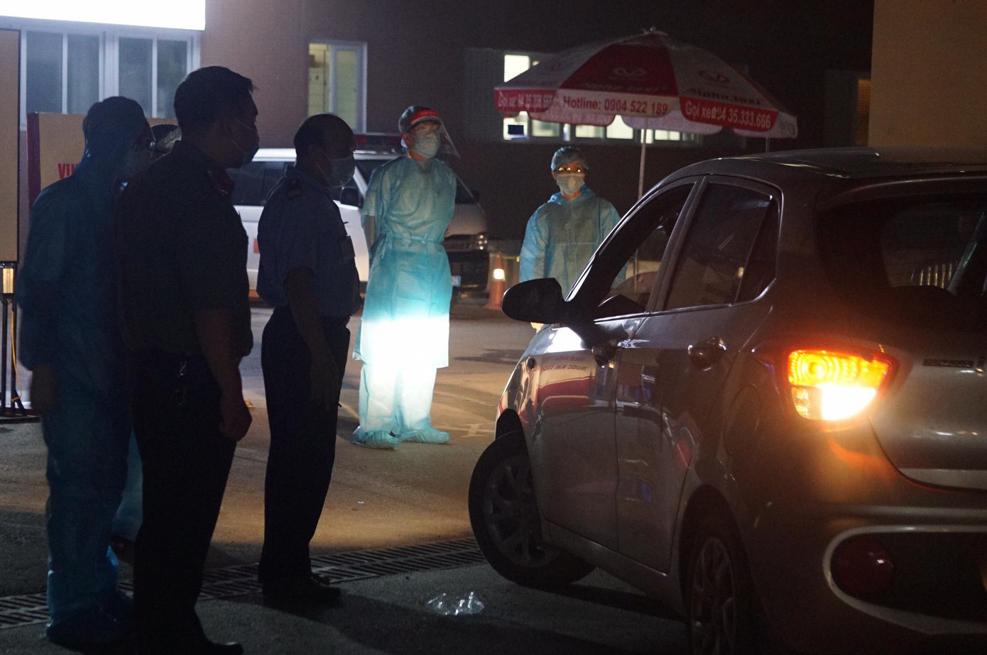 Có ca mắc COVID-19, bệnh viện E Hà Nội phong tỏa ra vào ngay trong đêm ảnh 6