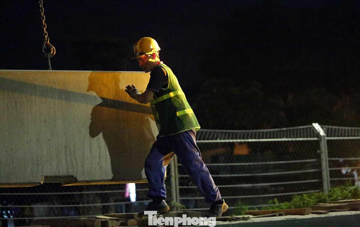 Trắng đêm tháo dỡ rào cứng trên đường đua F1 Hà Nội ảnh 8