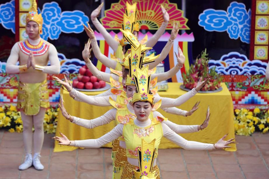 Biển người du xuân, vãn cảnh ngày khai hội chùa Hương ảnh 2