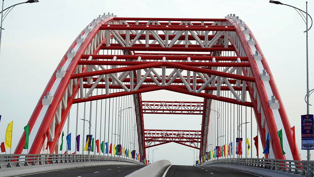 Cận cảnh cây cầu 'Cánh chim biển' của thành phố Hải Phòng ảnh 4