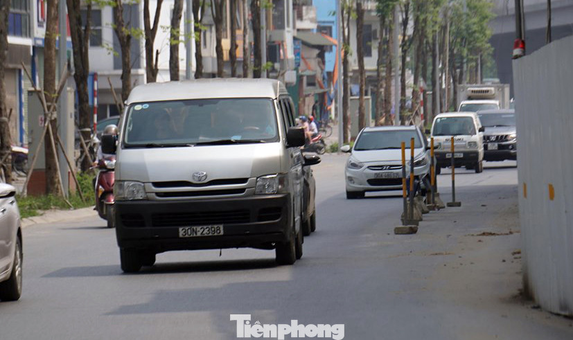 Xử lý hàng loạt nắp cống 'bẫy xe' trên đường Phạm Văn Đồng ảnh 10