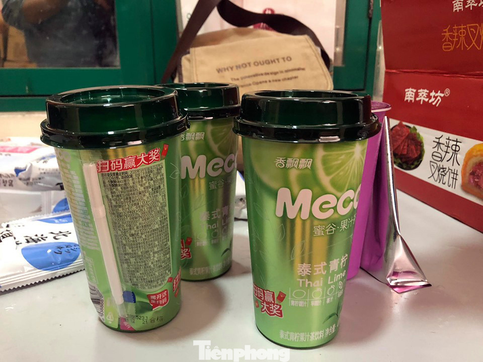 Cận cảnh hơn 10 tấn bánh trung thu, trà sữa nhập lậu ảnh 4