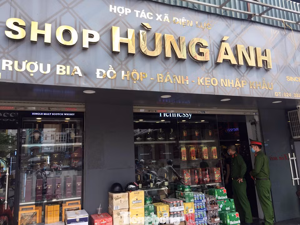 Theo chân cảnh sát đi tuần, phạt người không đeo khẩu trang nơi công cộng ảnh 11