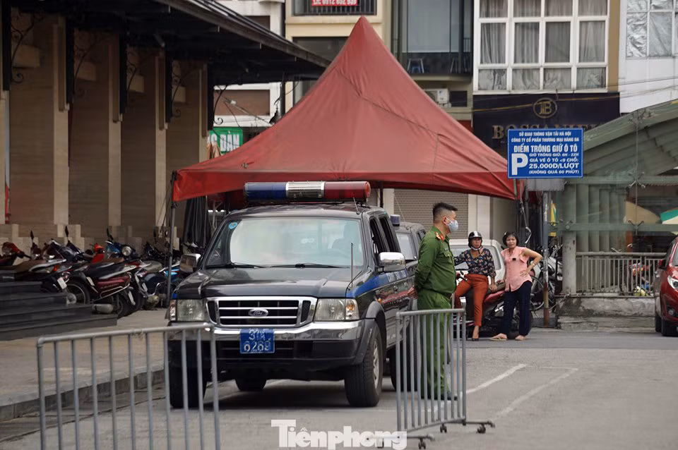 Theo chân cảnh sát đi tuần, phạt người không đeo khẩu trang nơi công cộng ảnh 10