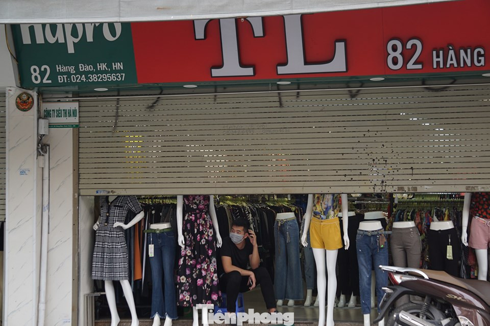 Theo chân cảnh sát đi tuần, phạt người không đeo khẩu trang nơi công cộng ảnh 5