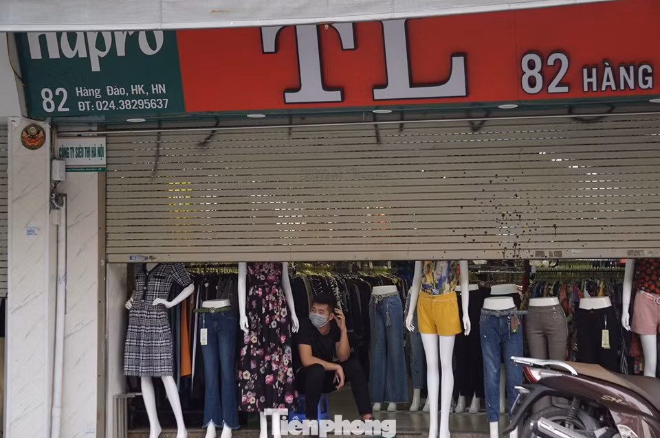 Theo chân cảnh sát đi tuần, phạt người không đeo khẩu trang nơi công cộng ảnh 5