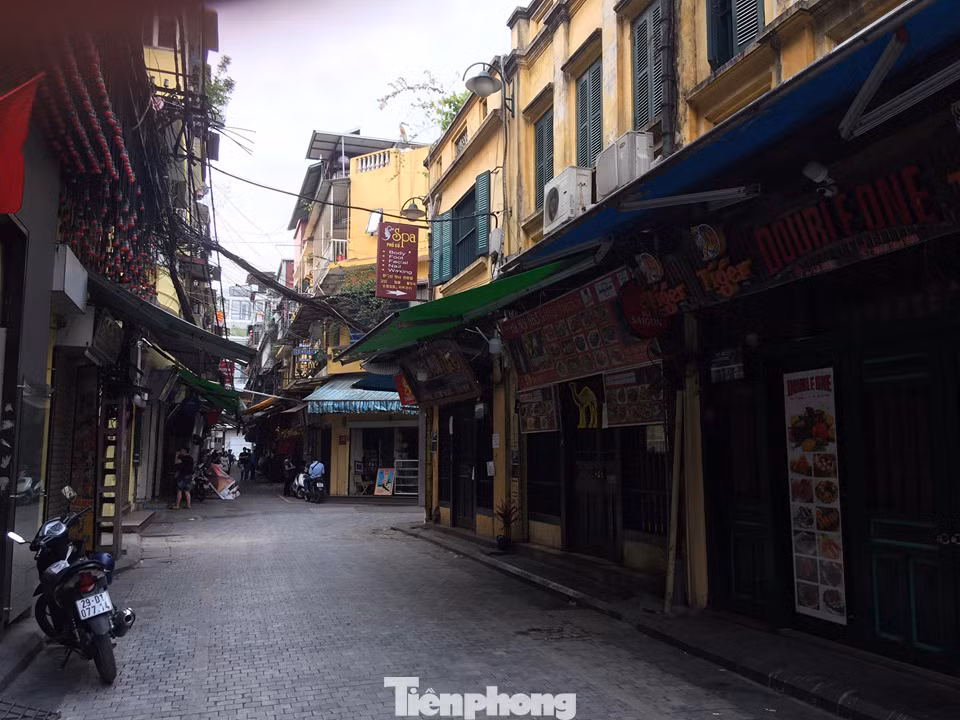 Theo chân cảnh sát đi tuần, phạt người không đeo khẩu trang nơi công cộng ảnh 3