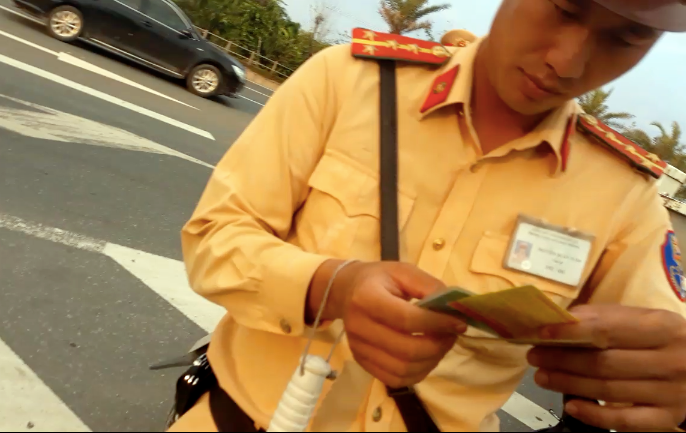 Tài xế tố cán bộ CSGT Hà Nội gây khó khăn, dọa dẫm khi xử lý vi phạm ảnh 2