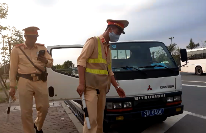 Tài xế tố cán bộ CSGT Hà Nội gây khó khăn, dọa dẫm khi xử lý vi phạm ảnh 1