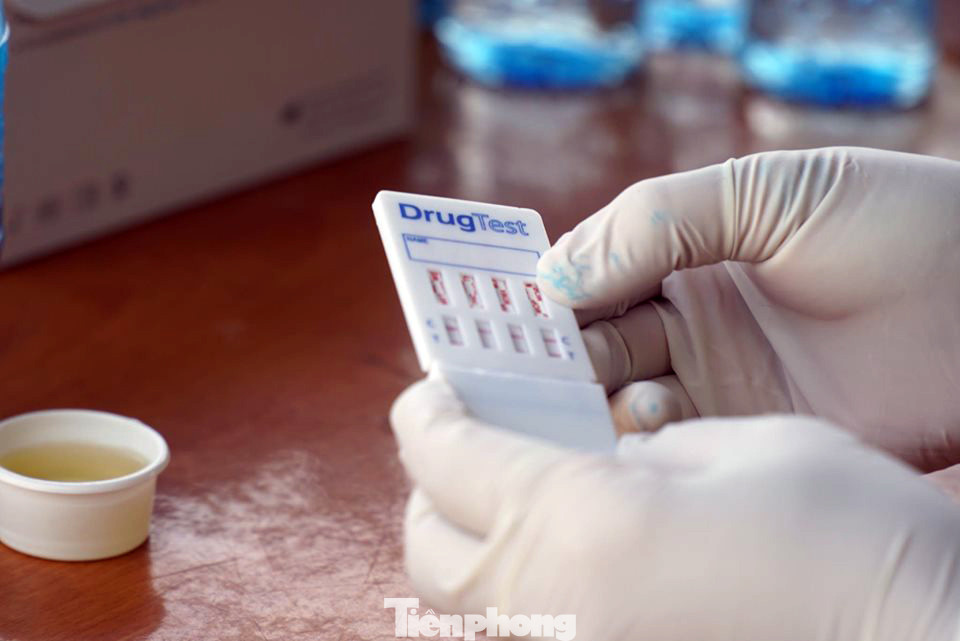 Mục kích cảnh sát tổng kiểm soát giao thông trên cao tốc Nội Bài - Lào Cai ảnh 9