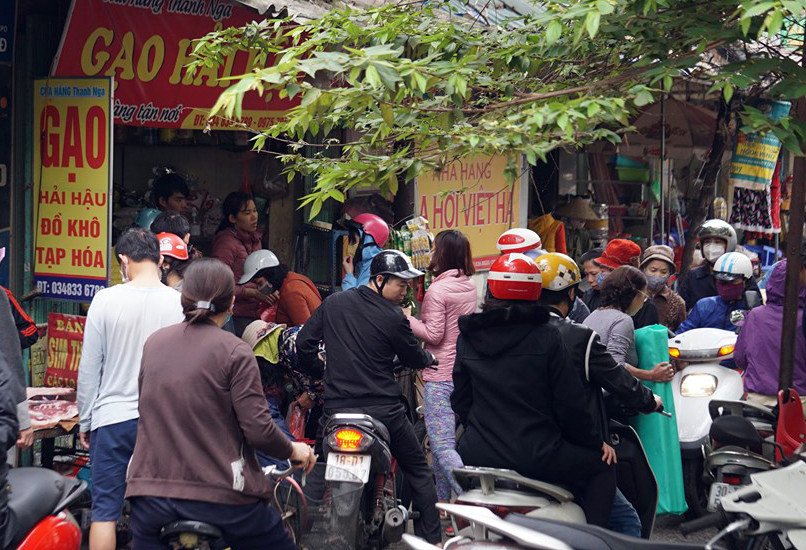 Bố của bệnh nhân thứ 17 đã tiếp xúc bao nhiêu người? ảnh 4