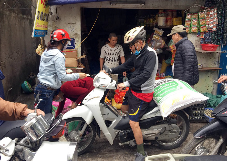 Chợ cóc cháy hàng sau thông tin ca mắc Covid-19 ở Hà Nội ảnh 3