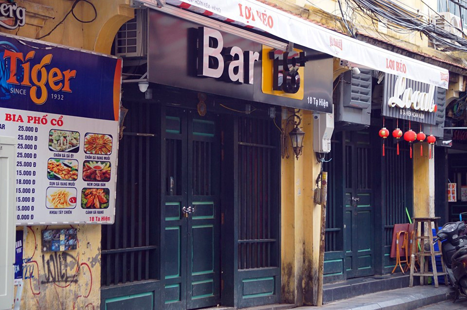 Ngày đầu thực hiện giãn cách trong quán cà phê, nhà hàng ở Hà Nội ảnh 6