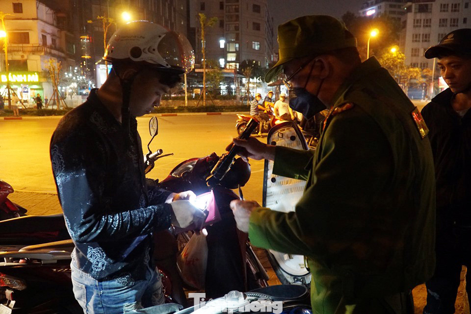 Gặp cảnh sát, ma men lái xe quay đầu bỏ chạy bất thành ảnh 2