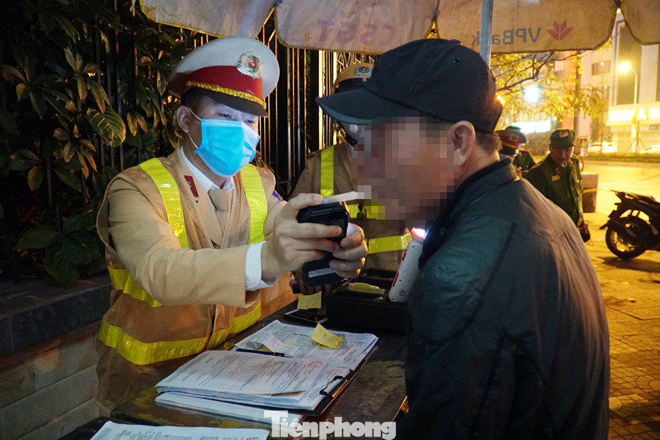 Gặp cảnh sát, ma men lái xe quay đầu bỏ chạy bất thành ảnh 3