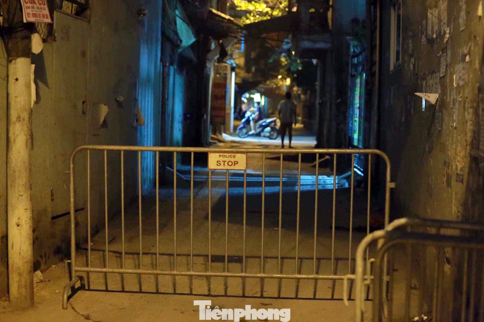 Cung cấp đồ ăn cho hộ dân trong khu cách ly khử khuẩn ở Cầu Giấy ảnh 4