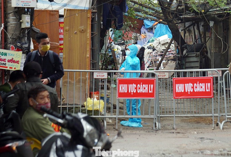 Cung cấp đồ ăn cho hộ dân trong khu cách ly khử khuẩn ở Cầu Giấy ảnh 6